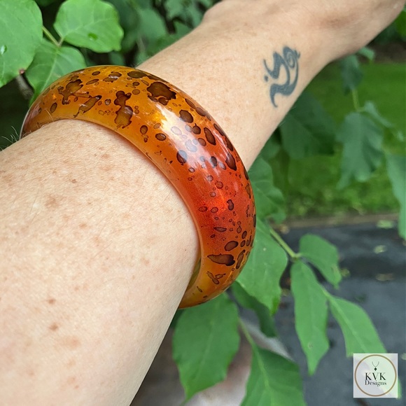 Orange Retro Bangle Bracelet, Boho Bracelet, Resin Bracelet, Boho Jewelry - Picture 5 of 6